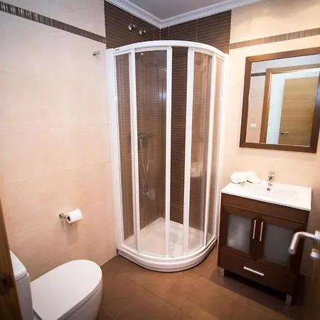 4 Bedrooms House At 80 M Away From The With Sea View And Enclosed Garden Casa de Férias