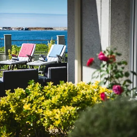 4 Bedrooms House At 80 M Away From The With Sea View And Enclosed Garden Casa de Férias *