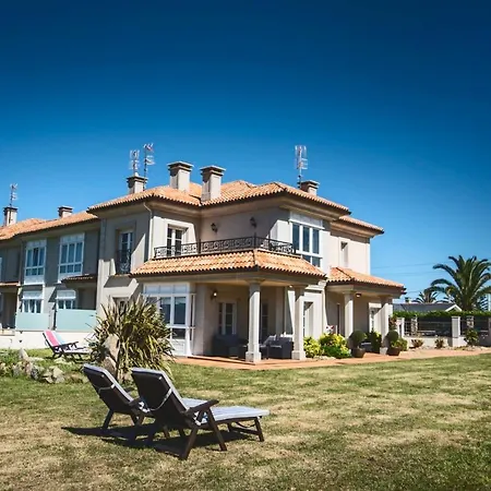 4 Bedrooms House At 80 M Away From The With Sea View And Enclosed Garden * Burela