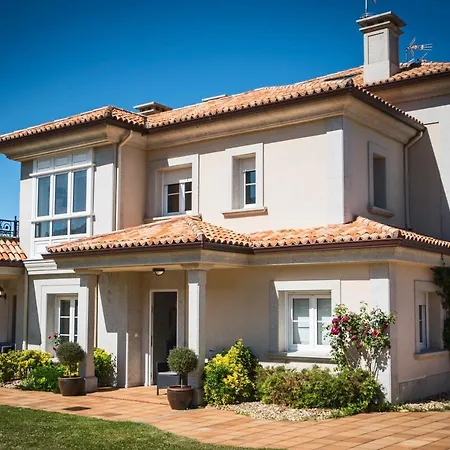 4 Bedrooms House At 80 M Away From The With Sea View And Enclosed Garden *
